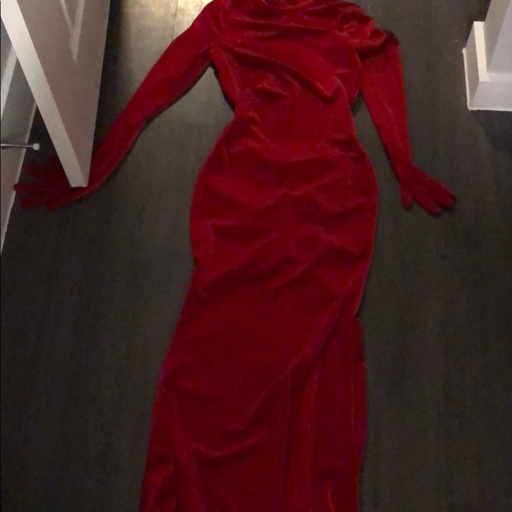 Long sleeve, backless dress